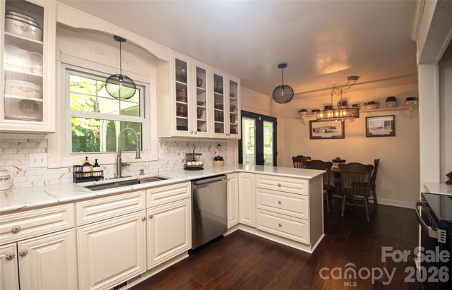 8301 Abercorn Lane, Charlotte, NC 28227