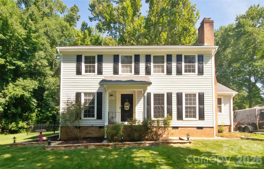 8301 Abercorn Lane, Charlotte, NC 28227