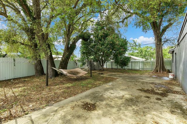 2521 NW 170th St, Miami Gardens, FL 33056