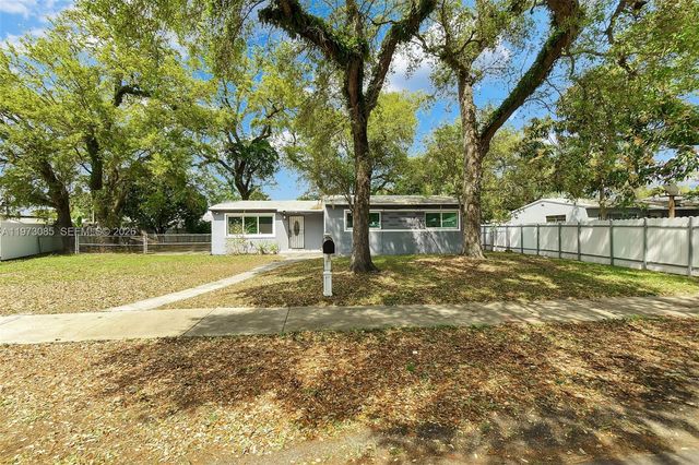 2521 NW 170th St, Miami Gardens, FL 33056