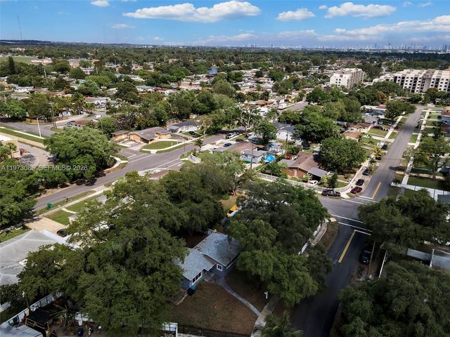 2521 NW 170th St, Miami Gardens, FL 33056