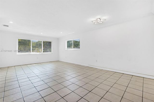 2521 NW 170th St, Miami Gardens, FL 33056