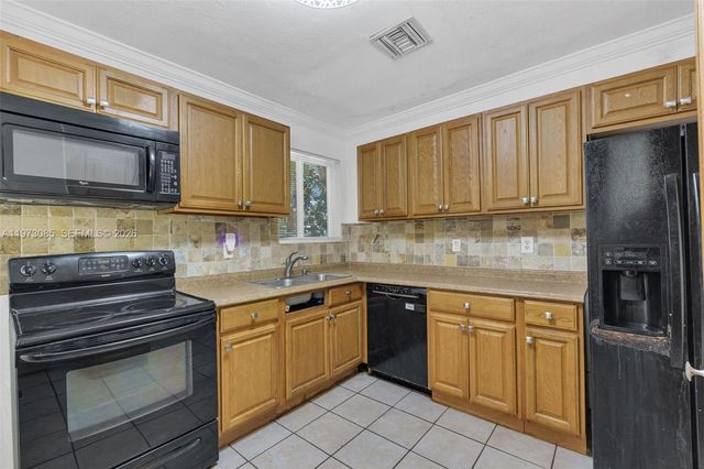 2521 NW 170th St, Miami Gardens, FL 33056