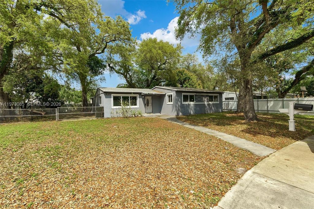 2521 NW 170th St, Miami Gardens, FL 33056