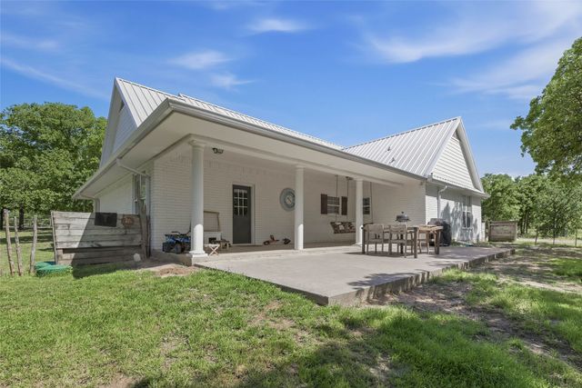 2055 County Road 1370, Alvord, TX 76225
