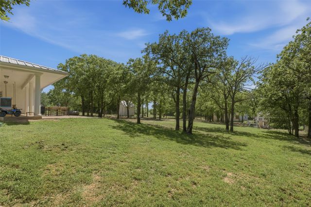 2055 County Road 1370, Alvord, TX 76225