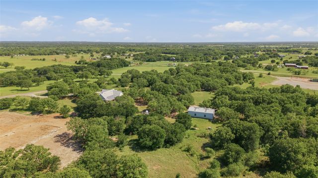 2055 County Road 1370, Alvord, TX 76225