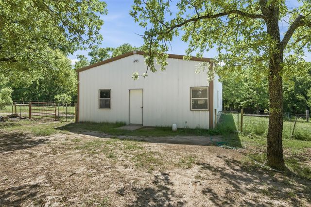 2055 County Road 1370, Alvord, TX 76225