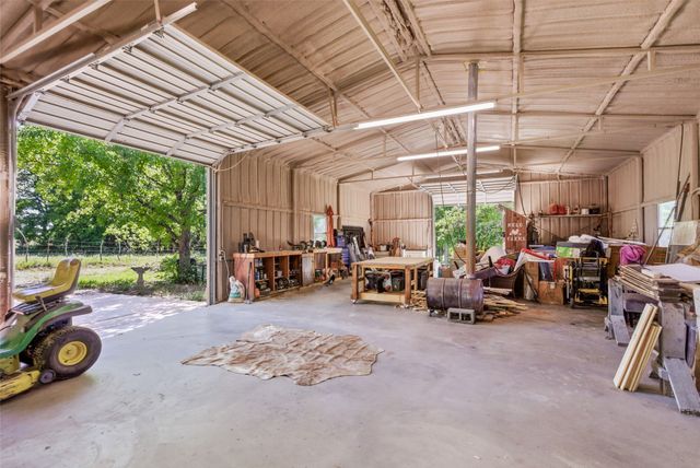2055 County Road 1370, Alvord, TX 76225