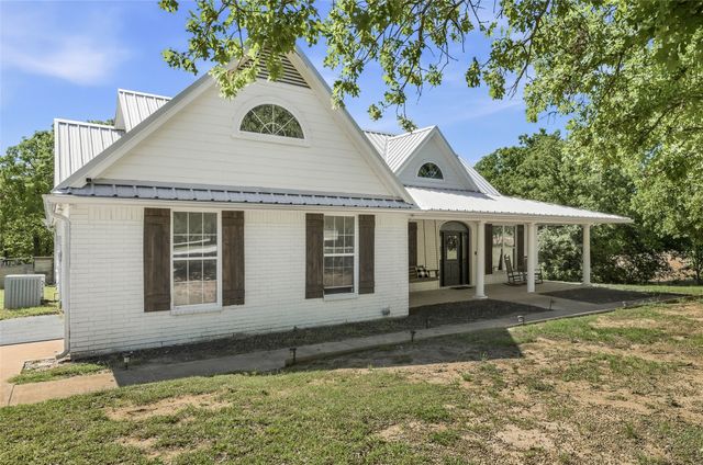 2055 County Road 1370, Alvord, TX 76225