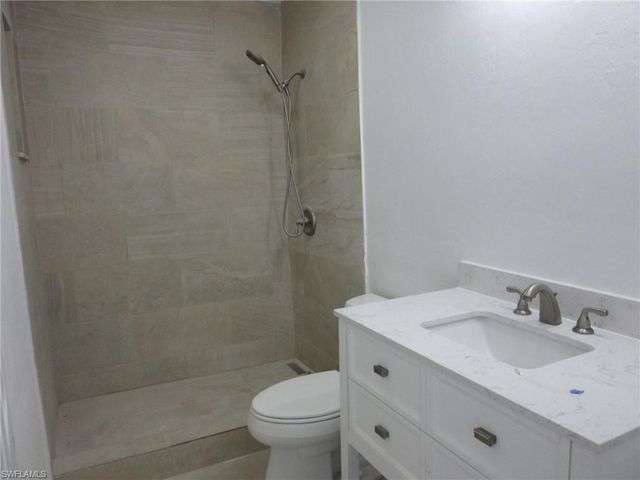 2754 Shoreview DR, Naples, FL 34112