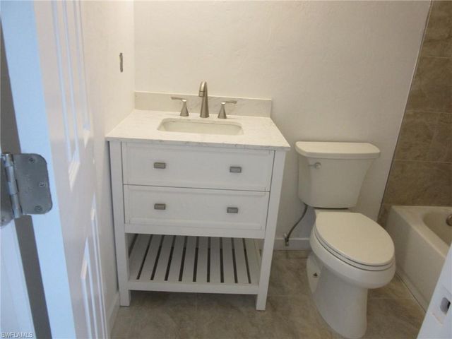 2754 Shoreview DR, Naples, FL 34112