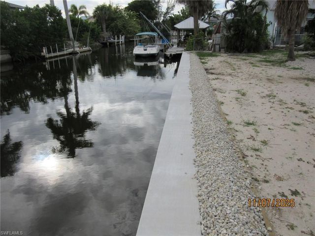 2754 Shoreview DR, Naples, FL 34112