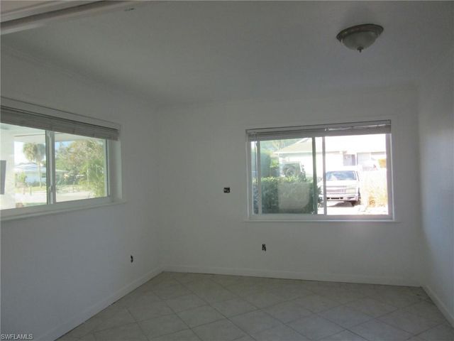 2754 Shoreview DR, Naples, FL 34112