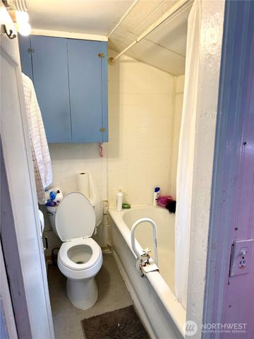 11040 11th Avenue SW, Seattle, WA 98146