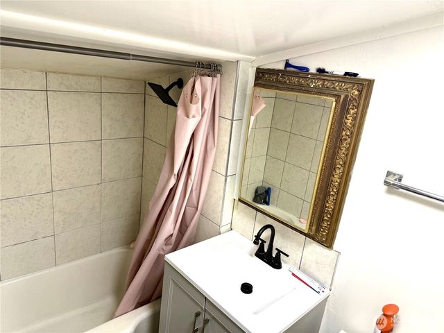 11040 11th Avenue SW, Seattle, WA 98146