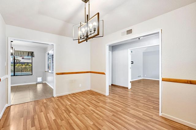 1661 E Fallbrook Avenue, Fresno, CA 93720