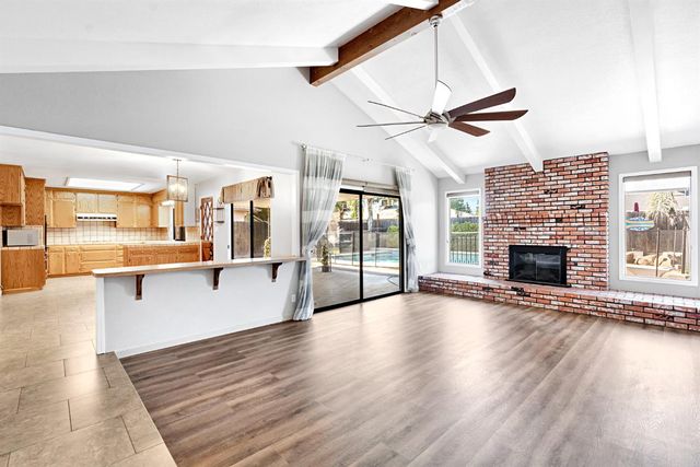 1661 E Fallbrook Avenue, Fresno, CA 93720