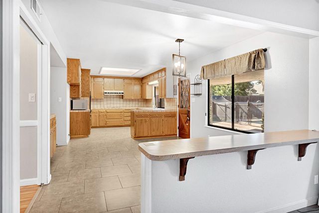 1661 E Fallbrook Avenue, Fresno, CA 93720