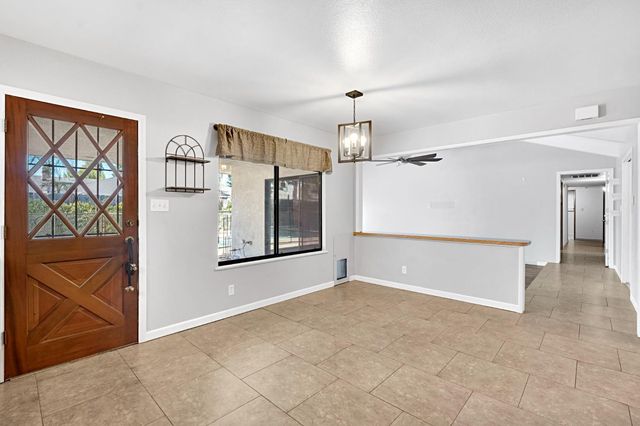 1661 E Fallbrook Avenue, Fresno, CA 93720