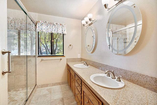 1661 E Fallbrook Avenue, Fresno, CA 93720