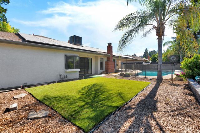 1661 E Fallbrook Avenue, Fresno, CA 93720