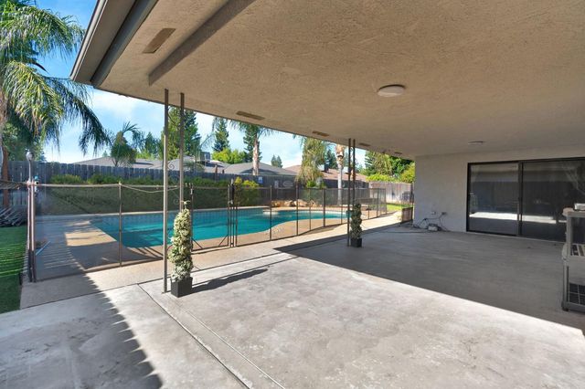 1661 E Fallbrook Avenue, Fresno, CA 93720