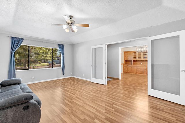 1661 E Fallbrook Avenue, Fresno, CA 93720