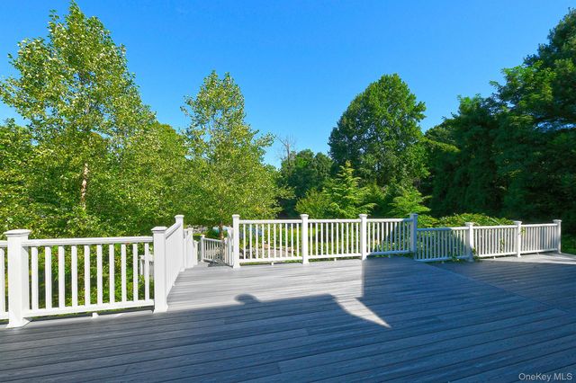 7 Saw Mill Lane, Cold Spring Harbor, NY 11724