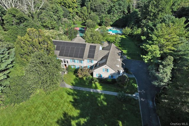 7 Saw Mill Lane, Cold Spring Harbor, NY 11724