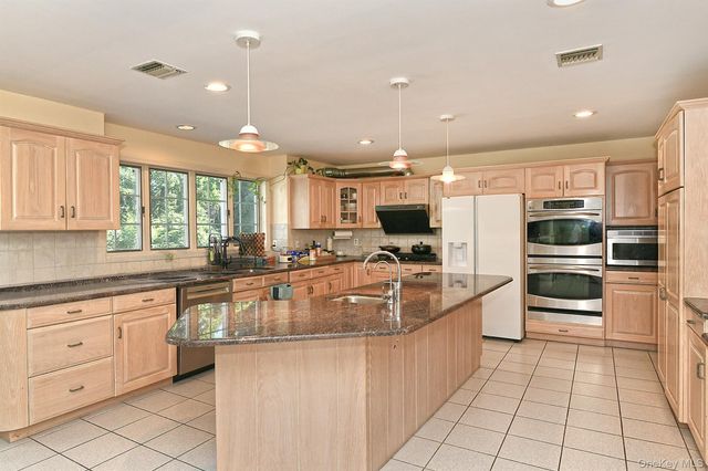 7 Saw Mill Lane, Cold Spring Harbor, NY 11724