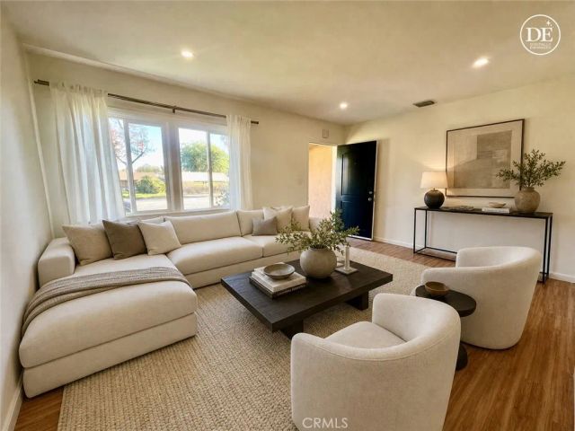 7339 White Oak, Reseda, CA 91335