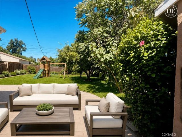 7339 White Oak, Reseda, CA 91335