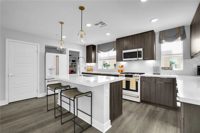 5262 N Bainbridge Place, Valley Village, CA 91607