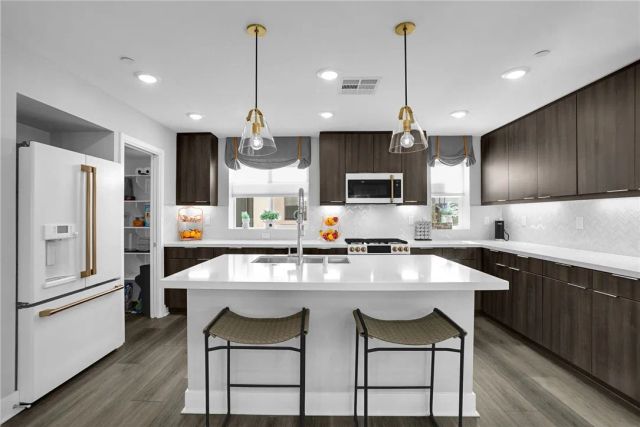 5262 N Bainbridge Place, Valley Village, CA 91607
