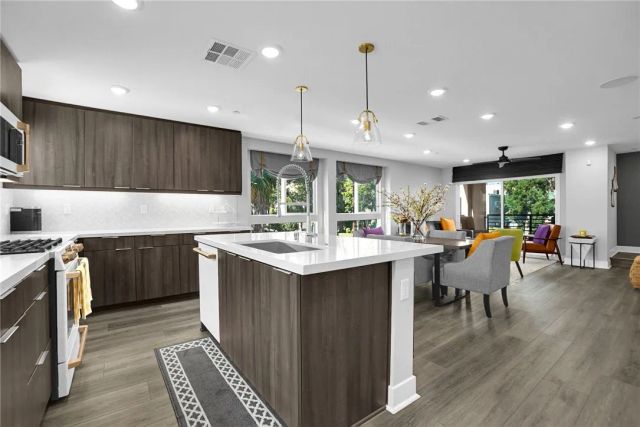 5262 N Bainbridge Place, Valley Village, CA 91607
