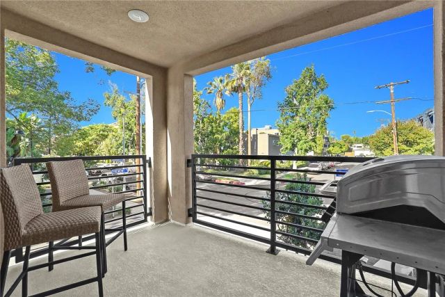 5262 N Bainbridge Place, Valley Village, CA 91607