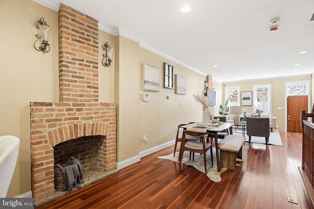 Image 10 of property listing at 122 W CLEMENT ST, Baltimore, MD 21230