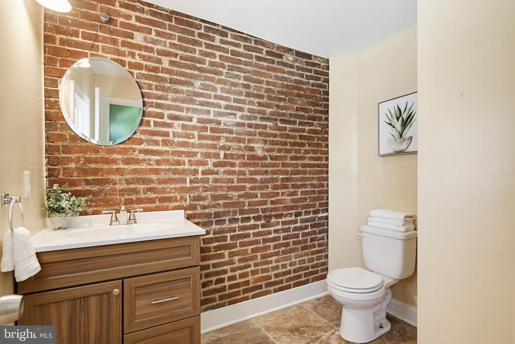 Image 12 of property listing at 122 W CLEMENT ST, Baltimore, MD 21230