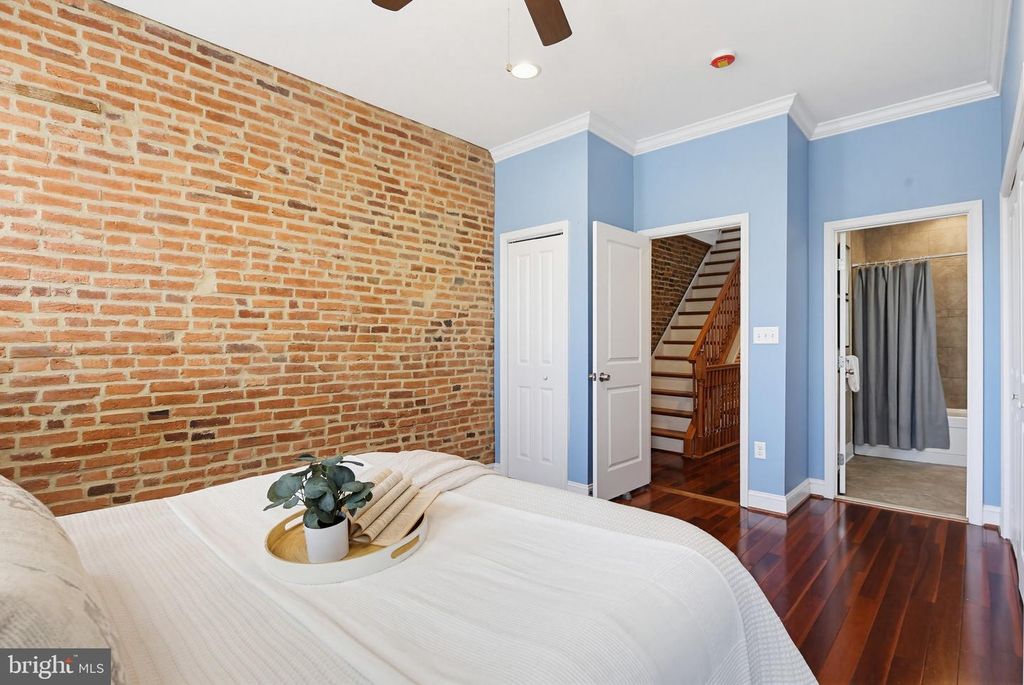 Image 16 of property listing at 122 W CLEMENT ST, Baltimore, MD 21230