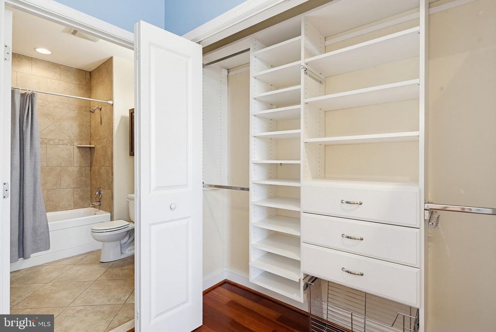 Image 18 of property listing at 122 W CLEMENT ST, Baltimore, MD 21230