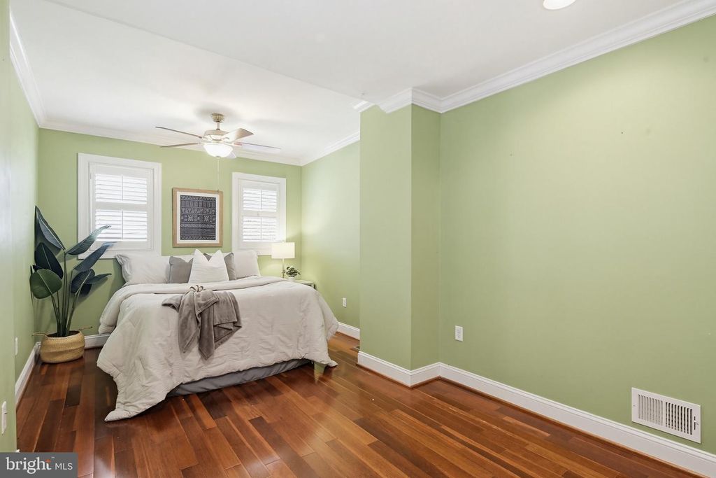Image 19 of property listing at 122 W CLEMENT ST, Baltimore, MD 21230