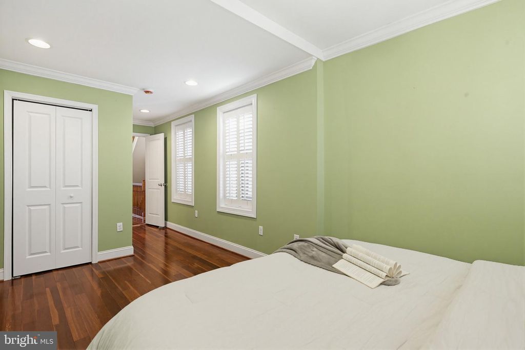 Image 20 of property listing at 122 W CLEMENT ST, Baltimore, MD 21230