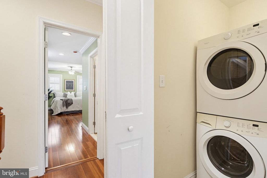 Image 22 of property listing at 122 W CLEMENT ST, Baltimore, MD 21230