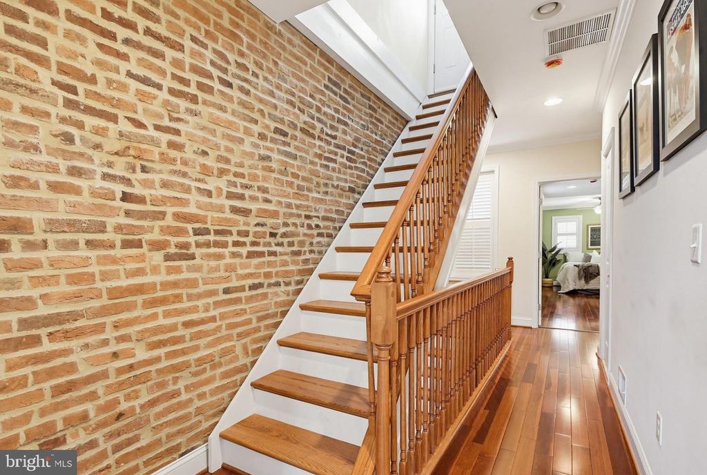 Image 23 of property listing at 122 W CLEMENT ST, Baltimore, MD 21230