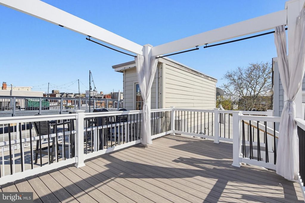 Image 24 of property listing at 122 W CLEMENT ST, Baltimore, MD 21230