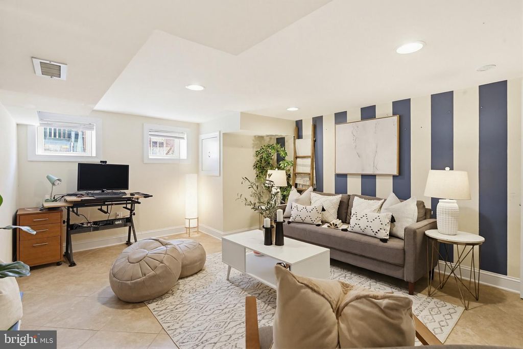 Image 29 of property listing at 122 W CLEMENT ST, Baltimore, MD 21230