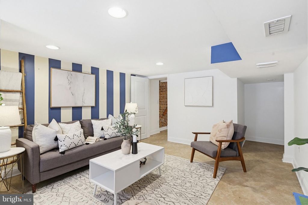 Image 30 of property listing at 122 W CLEMENT ST, Baltimore, MD 21230