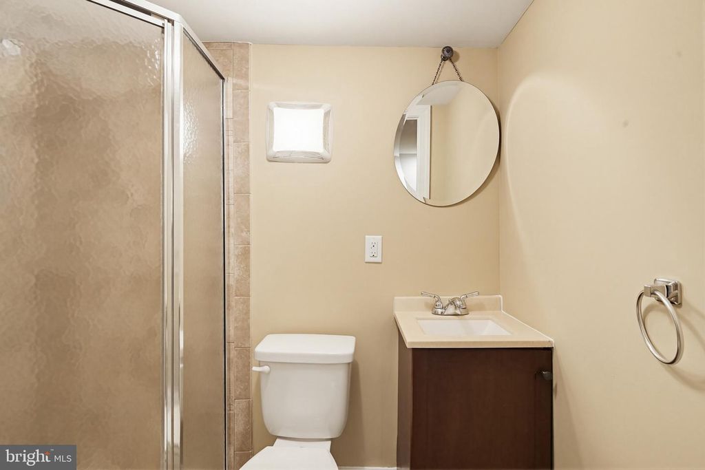 Image 31 of property listing at 122 W CLEMENT ST, Baltimore, MD 21230