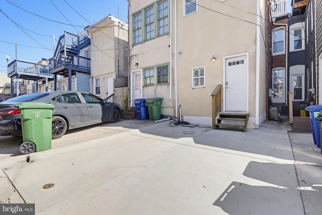 Image 33 of property listing at 122 W CLEMENT ST, Baltimore, MD 21230